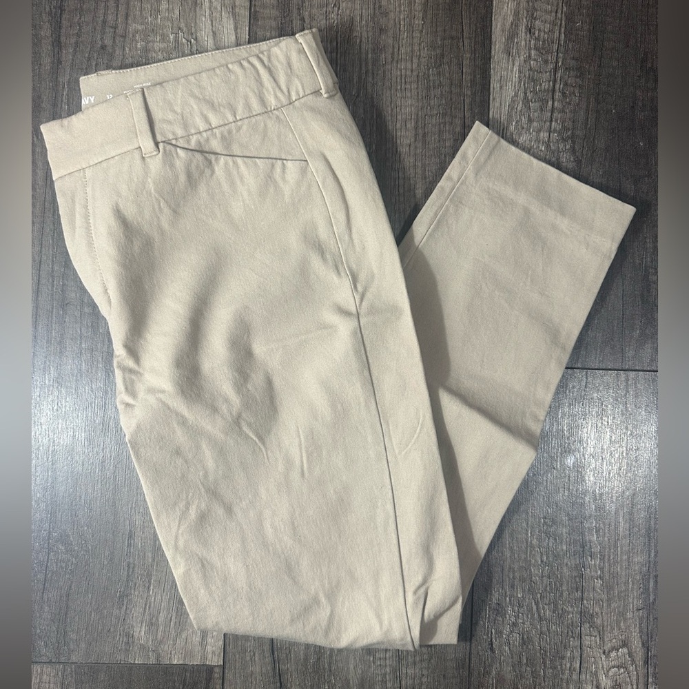Old Navy - Cream Pixie Pant - Size 12